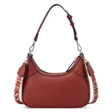 Bandolera Guess Berkton color ladrillo, con correa de mano y correa bandolera de tela con logo de la marca.