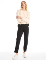 Pantalón tipo jogger de corte recto, color azul marino, con cintura elástica y bolsillos laterales.