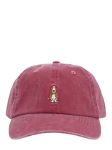 Gorra clásica de algodón orgánico con efecto lavado, color rosa oscuro, con bordado de perro basset hound en el frente y ajuste de hebilla metálica.