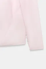 Camisa de corte oversize con cuello solapa y escote en pico. Presenta manga larga con puños abotonados, cierre frontal con botones y detalle de lazada ajustable en la espalda.