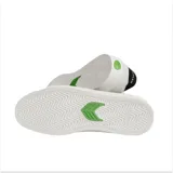 Championes de skate Cariuma T20 Pro, diseñados en colaboración con Kelvin Hoefler. Color blanco con logo negro en el lateral. Fabricados con gamuza certificada por LWG, malla reciclada y caucho reciclado.