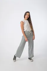 Pantalón verde de morley, corte recto y bolsillos laterales.