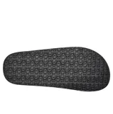 Ojotas Sanuk modelo Bubblecush, de color negro con plantilla de textura granulada en tonos gris, blanco y negro que masajea cada paso. Tiras anchas y acolchadas de color negro.