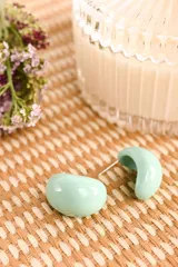 Par de aros tipo argolla gruesa, color verde agua.