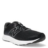 Championes de running New Balance modelo 520 V8, color negro con entresuela blanca. Presentan un diseño de malla técnica transpirable con detalles sintéticos y el logo de la marca en el lateral.