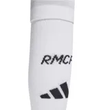 Medias de fútbol Adidas del Real Madrid, parte de la primera equipación del club. Diseño blanco con detalles en negro, refuerzos en el arco plantar y tobillo, tecnología AEROREADY y acolchado en la planta.