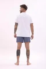 Short de baño color rosa pálido, con cordón de ajuste en la cintura.