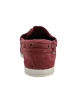 Zapatillas tipo náutico modelo Napali, color bordó, de lona con cordones y suela blanca.