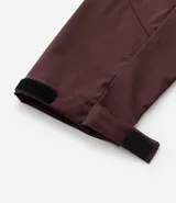 Campera deportiva Get Over de tejido técnico resistente al agua, color bordó. Presenta capucha ajustable con cordones, cierre frontal con cremallera, bolsillos laterales y un bolsillo adicional en el pecho, todos con cierre.