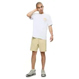 Remera blanca de manga corta y cuello redondo, confeccionada en algodón elástico, con pequeño estampado gráfico en el pecho y ajuste cómodo.