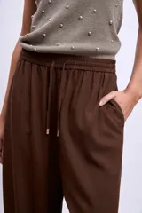 Pantalón palazzo azul con cintura elastizada y cordón ajustable.