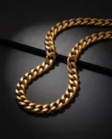 Collar de cadena de eslabones cubanos gruesos con acabado dorado.