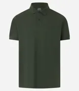 Remera polo de corte comfort, confeccionada en algodón peruano de alta calidad. Presenta cuello clásico con tapeta de botones y mangas cortas. Diseño liso y texturizado, ideal para un look casual y fresco.