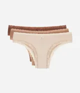 Kit de tres bombachas tipo bikini marca Lov, confeccionadas en microfibra con detalles de encaje en la cintura y piernas, y un pequeño moño decorativo en el centro delantero. Incluye tonos beige, tostado y marrón.