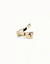 Anillo bañado en oro con diseño en espiral.