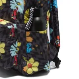 Mochila Vans modelo Old Skool, edición especial de la colaboración con Sesame Street. Diseño con estampado de flores y personajes de Plaza Sésamo sobre un fondo a cuadros en tonos grises. Cuenta con un compartimento principal con cierre, un bolsillo frontal con cierre y correas acolchadas ajustables.