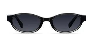 Lentes de sol con montura ovalada de diseño minimalista en color negro. Cuentan con lentes polarizadas con protección UV400 y recubrimiento resistente a rayaduras.