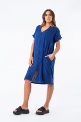 Túnica azul de gasa de algodón con escote en V y bolsillos laterales.