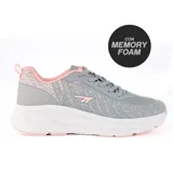 Championes Hi-Tec Foster color gris con detalles en rosa y suela blanca con tecnología Memory Foam.