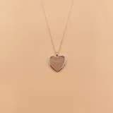Gargantilla de plata 925 con dije de cuarzo rosa en forma de corazón.