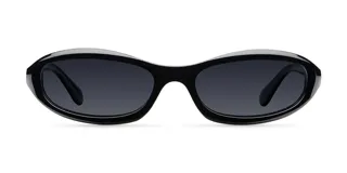 Lentes de sol con montura envolvente de diseño aerodinámico en color negro brillante y cristales oscuros polarizados.