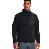 Campera negra con cierre frontal, cuello alto y logo de Under Armour en el pecho. Confeccionada con tecnología UA Storm, que la hace repelente al agua y resistente al viento.