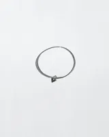 Pulsera rígida tipo esclava de plata 925 con dije de corazón.