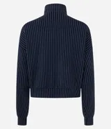 Campera Marfinno de corte regular y cuello alto, confeccionada en mezcla de viscosa y poliéster. Presenta diseño rayado tipo pinstripe en color azul marino con ribete en contraste, cierre frontal y mangas largas.