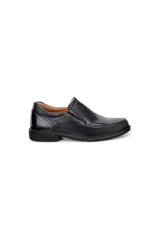 Zapato de vestir Ecco Holton Apron Toe Slip On, color negro, de cuero, sin cordones.