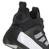 Championes de básquet Adidas modelo Own the Game 3, color negro con detalles en blanco. Presentan una estructura de malla transpirable con refuerzos sintéticos, entresuela con tecnología Lightmotion para mayor amortiguación y suela Adiwear de alta resistencia.