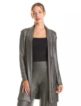 Cardigan abierto de corte largo con textura acanalada y acabado metalizado plateado. Presenta mangas largas y un diseño fluido sin botones.