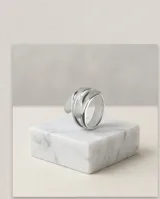 Anillo de plata 925 con diseño de bandas superpuestas y acabado satinado.