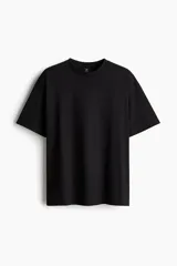 Remera de algodón pesado con cuello redondo, hombros caídos y corte holgado.