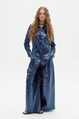 Pantalón culotte de lino con acabado metalizado, color azul oscuro, de corte holgado y tiro alto.