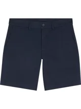 Short chino azul marino de corte slim, con bolsillos laterales y cierre con botón y cremallera.