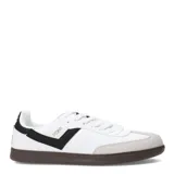 Championes urbanos Pony modelo Moma, color negro con detalles en blanco. Presentan un diseño de perfil bajo con puntera reforzada en gamuza, cierre de cordones y suela de goma en tono marrón oscuro.