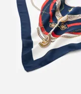 Pañuelo cuadrado de satén de poliéster con estampado de guarnición.