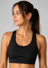 Top deportivo color negro con diseño de espalda deportiva y banda elástica inferior.