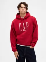 Canguro de polar rojo con capucha y cordones ajustables. Presenta el logo de la marca estampado en blanco en el centro del pecho y un bolsillo frontal tipo canguro.