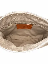 Bandolera de cuero negro, marca Sagali, de diseño compacto con bolsillo frontal con cierre, costuras visibles en tono contrastante y correa larga ajustable para llevar cruzada.