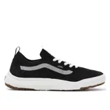 Championes Vans Ultrarange VR3 color negro con detalles en gris y blanco. Fabricados con materiales reciclados y renovables.