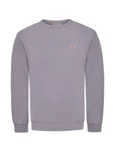 Buzo de cuello redondo confeccionado en algodón orgánico, con diseño clásico de calce regular. Presenta terminaciones en rib en puños, cuello y pretina, e incluye un pequeño parche bordado con el logo de la marca en el pecho.