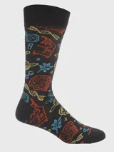 Medias de largo medio color negro con estampado de motivos científicos en colores vibrantes como naranja, amarillo y azul. Incluye diseños de ADN, microscopios, cerebros y otros elementos de laboratorio.