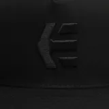 Gorra Etnies modelo Icon, color negro con visera plana y logotipo bordado en relieve en el frente.