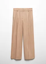 Pantalon de vestir color tostado con diseño wideleg, tiro medio, detalle de pinzas frontales y cierre de cremallera con gancho.