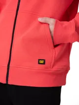 Campera con capucha Caterpillar de color coral, con cierre frontal de cremallera metálica, bolsillos tipo canguro, capucha forrada y puños y bajo de punto acanalado. Cuenta con una pequeña etiqueta con el logo de la marca en el bajo.