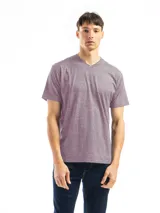 Remera de manga corta con cuello en V, confeccionada en tejido jaspeado de color malva o púrpura claro.