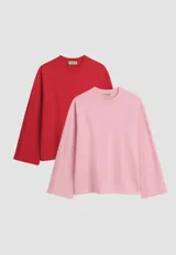 Remera oversize de manga larga y ancha, confeccionada en algodón suave y liviano con cuello redondo.