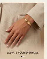 Pulsera rígida de acero con baño de oro, con diseño creativo en forma de tenedor.