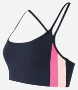 Top deportivo negro con recortes laterales en rosa y blanco, breteles finos y sin copa.